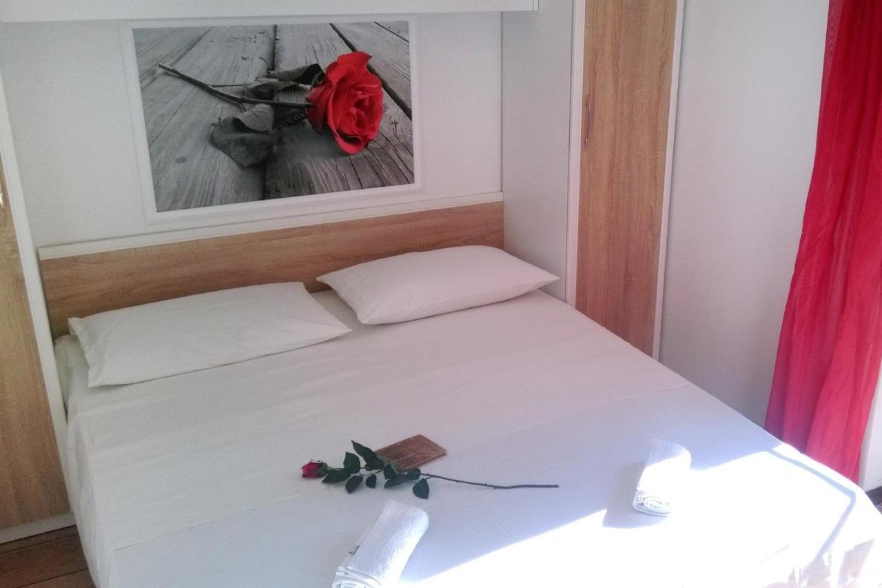 Apartments With A Parking Space Bol, Brac - 4658 المظهر الخارجي الصورة